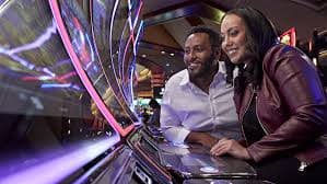 aung sport စလော့ဂိမ်း Jackpot Slots ကစားနေသောမြင်ကွင်း